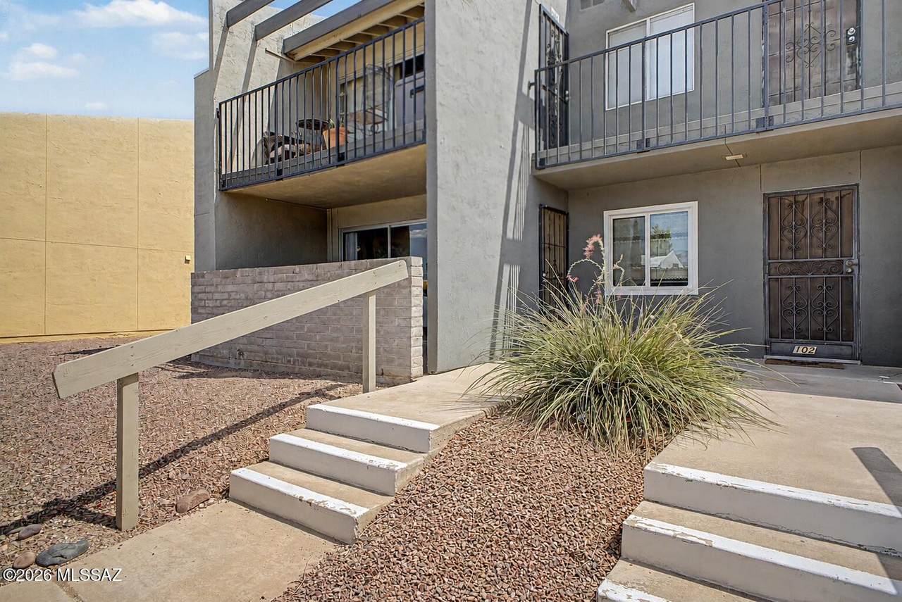 830 Langley Avenue - Photo 1