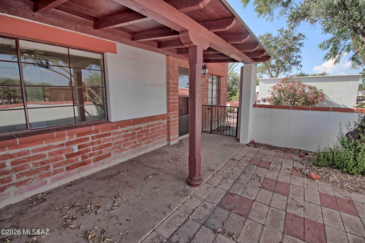 206 La Canada Drive - Photo 1