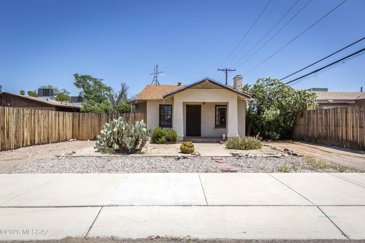 215 Cherry Avenue - Photo 1
