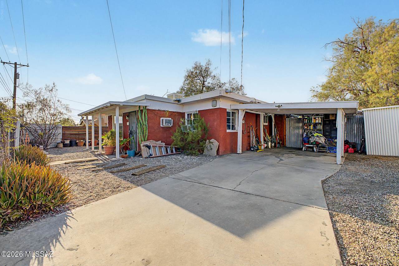 321 Jacinto Street - Photo 1