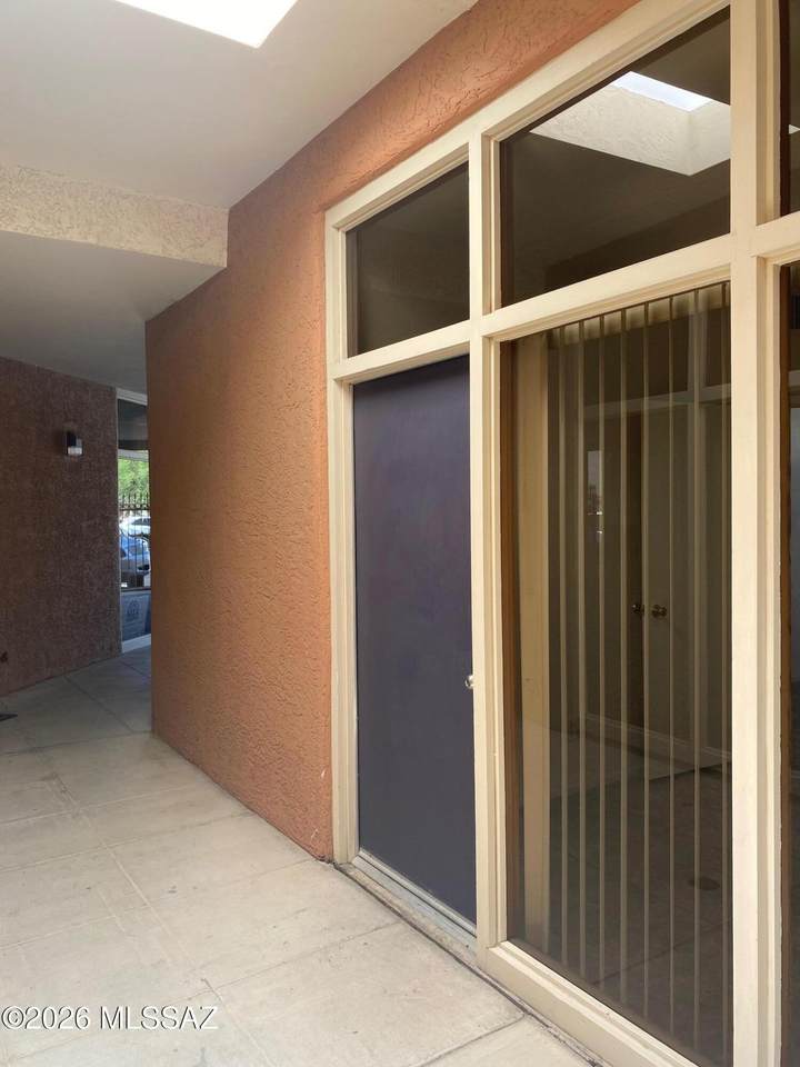 1643 Alvernon Way - Photo 1
