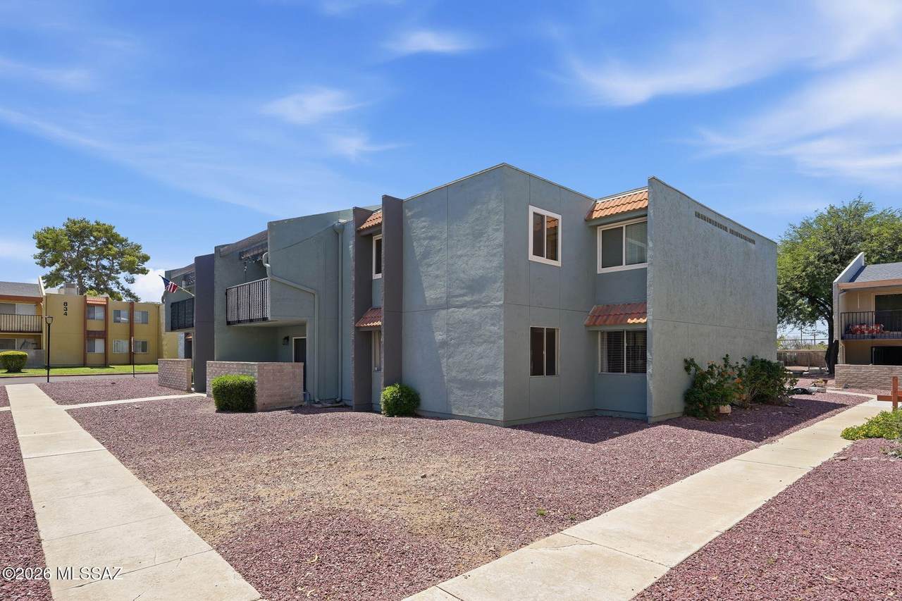 824 Langley Avenue - Photo 1