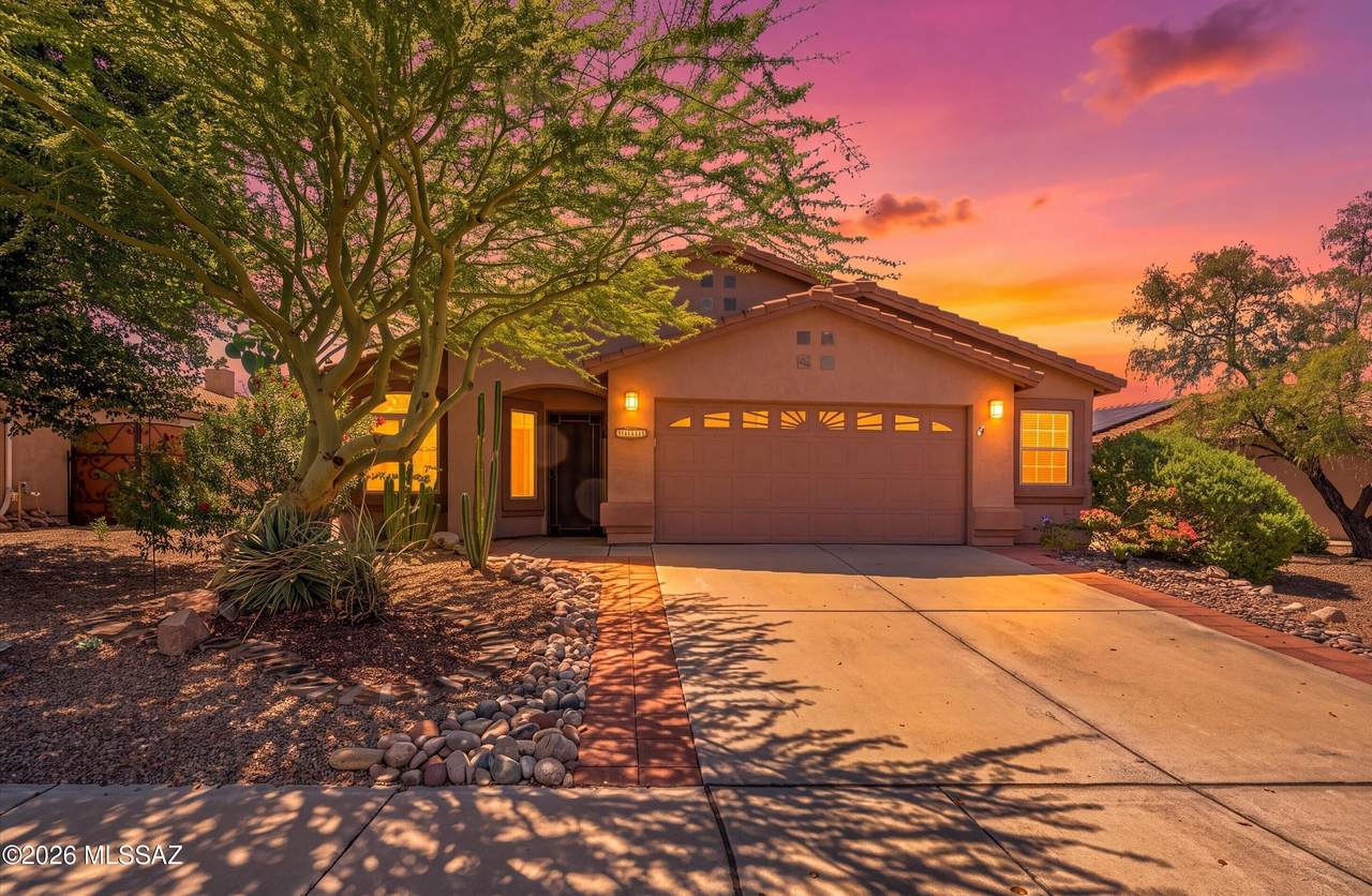 2514 Petroglyph Lane - Photo 1