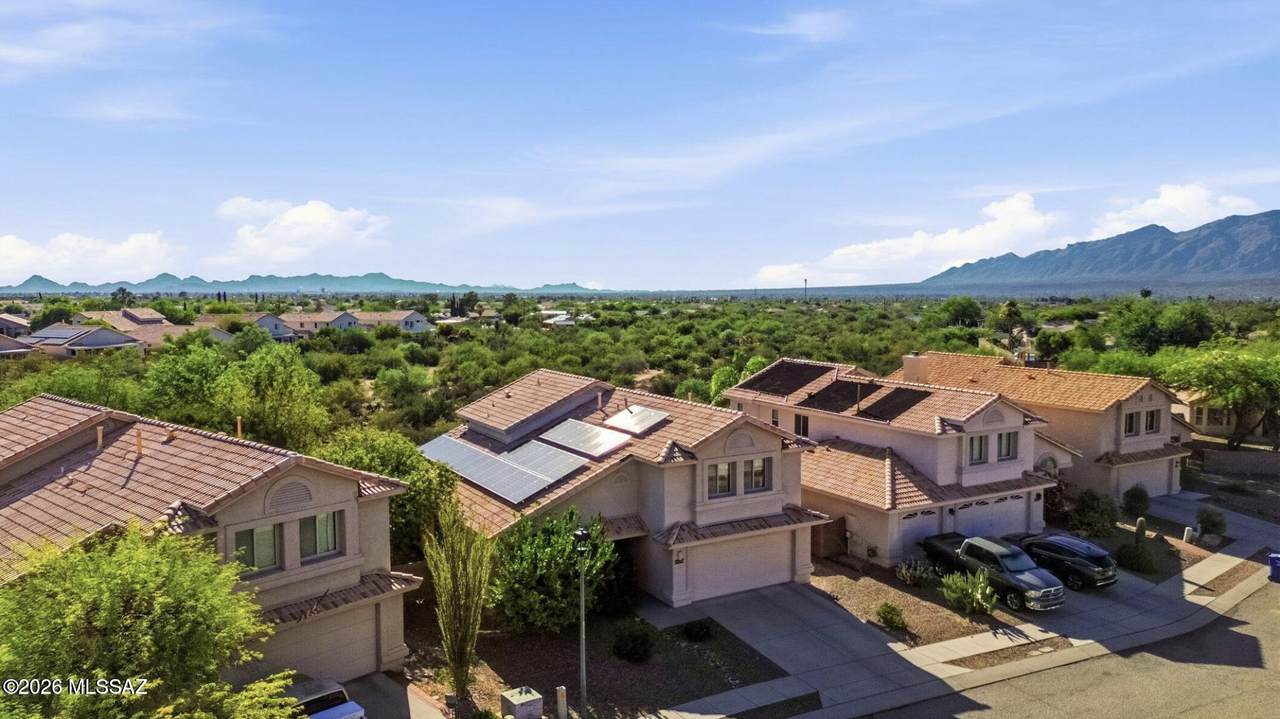 10248 Buffaloberry Loop - Photo 1