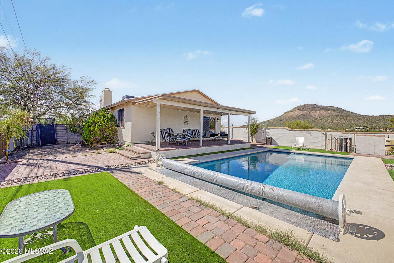 1881 San Jacinto Drive - Photo 1