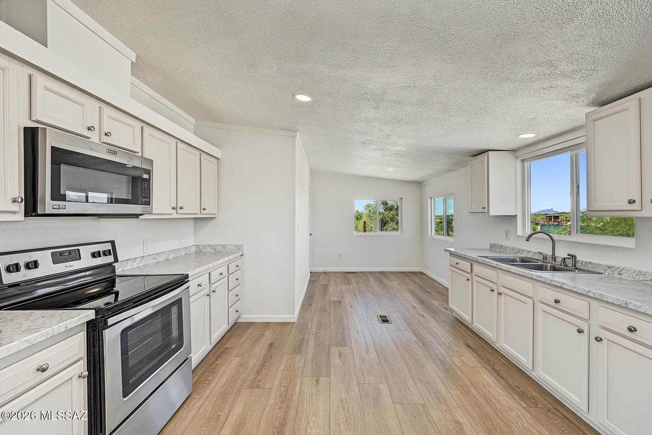 12711 Avenida Saturno - Photo 1
