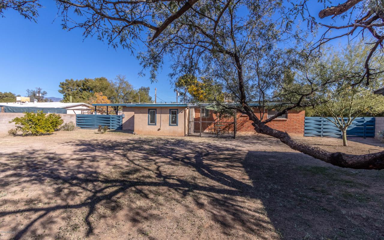 1737 Cloverland Avenue - Photo 1