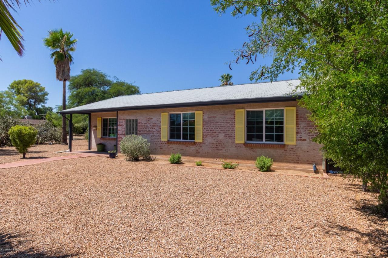 701 Crest Drive - Photo 1