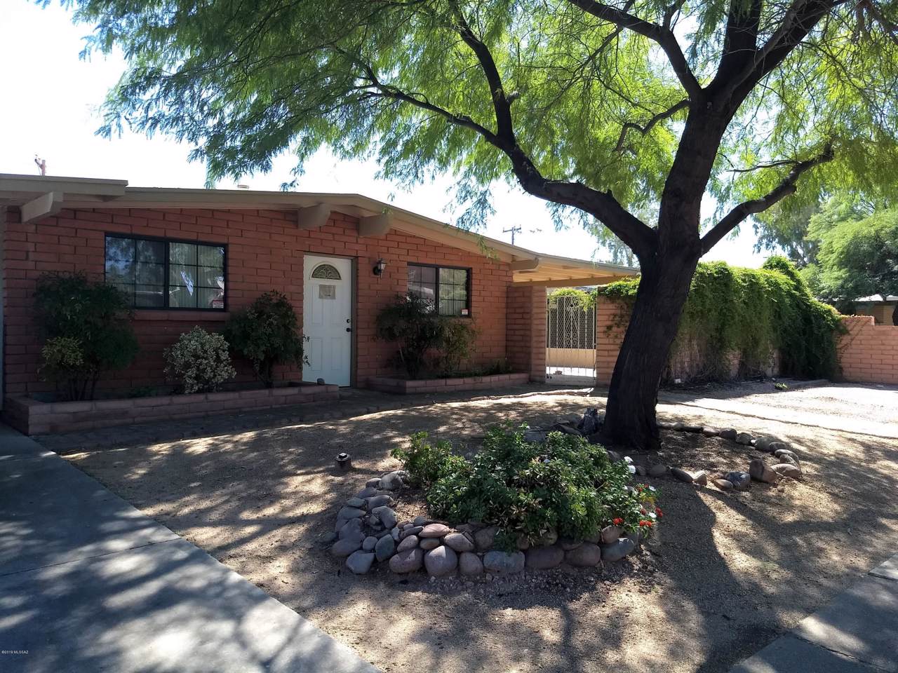 120 Montego Drive - Photo 1