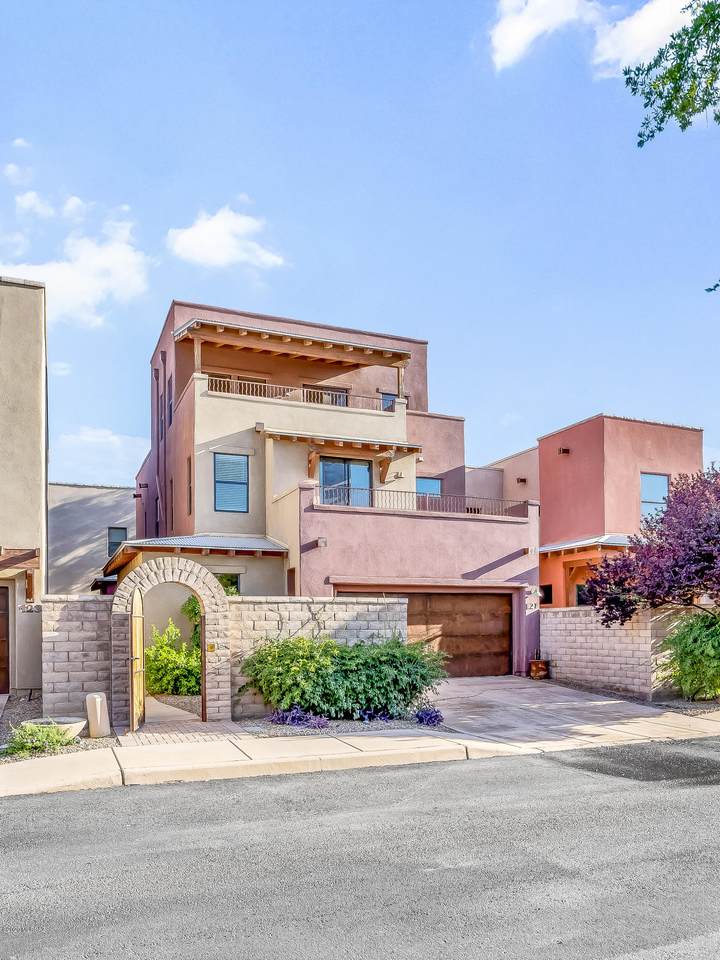 127 Castlefield Circle - Photo 1