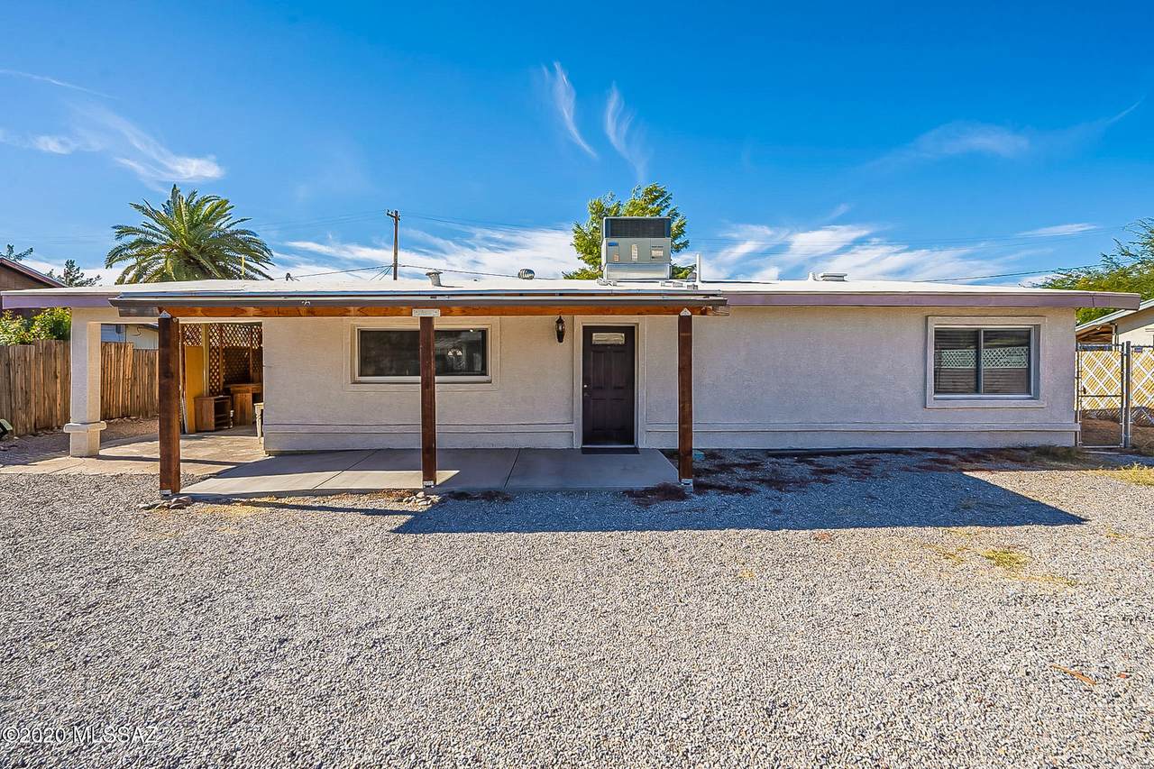3233 El Tovar Avenue - Photo 1