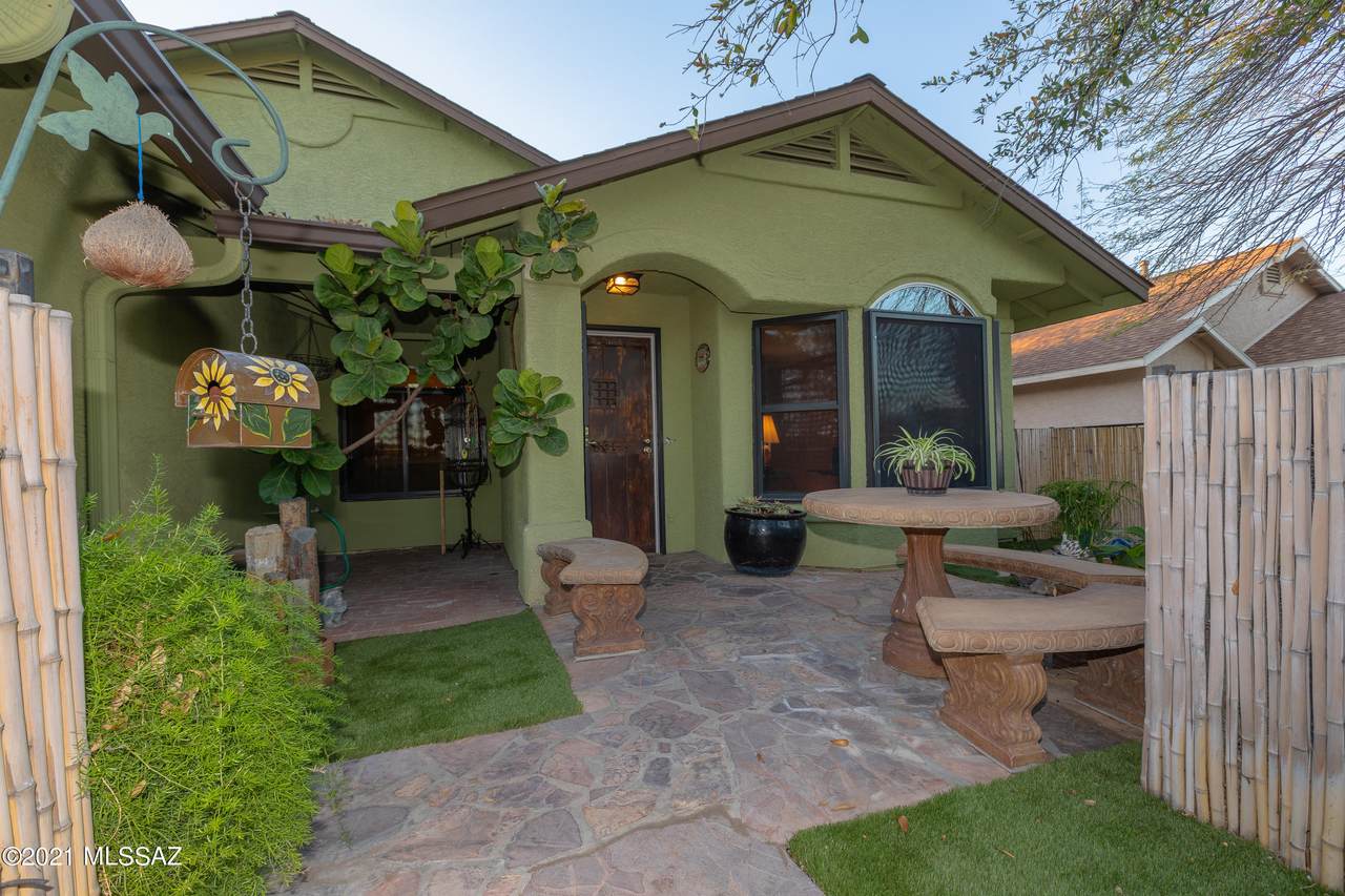 1139 Amberbrooke Avenue - Photo 1