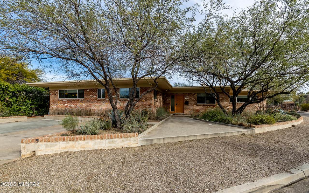 1800 Norton Avenue - Photo 1