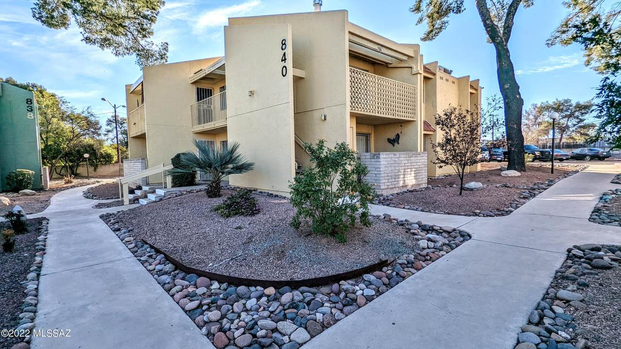840 Langley Avenue - Photo 1