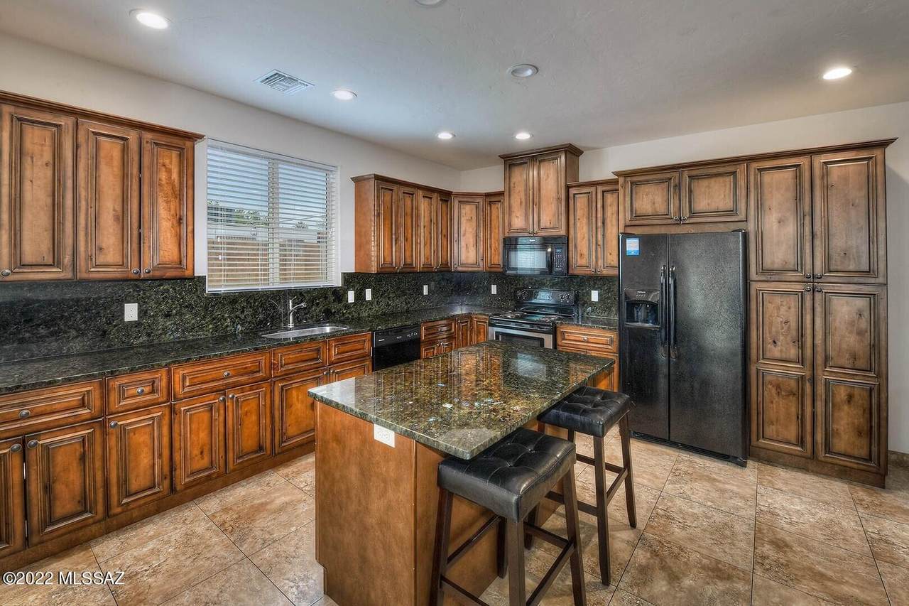 2610 Lee Street - Photo 1