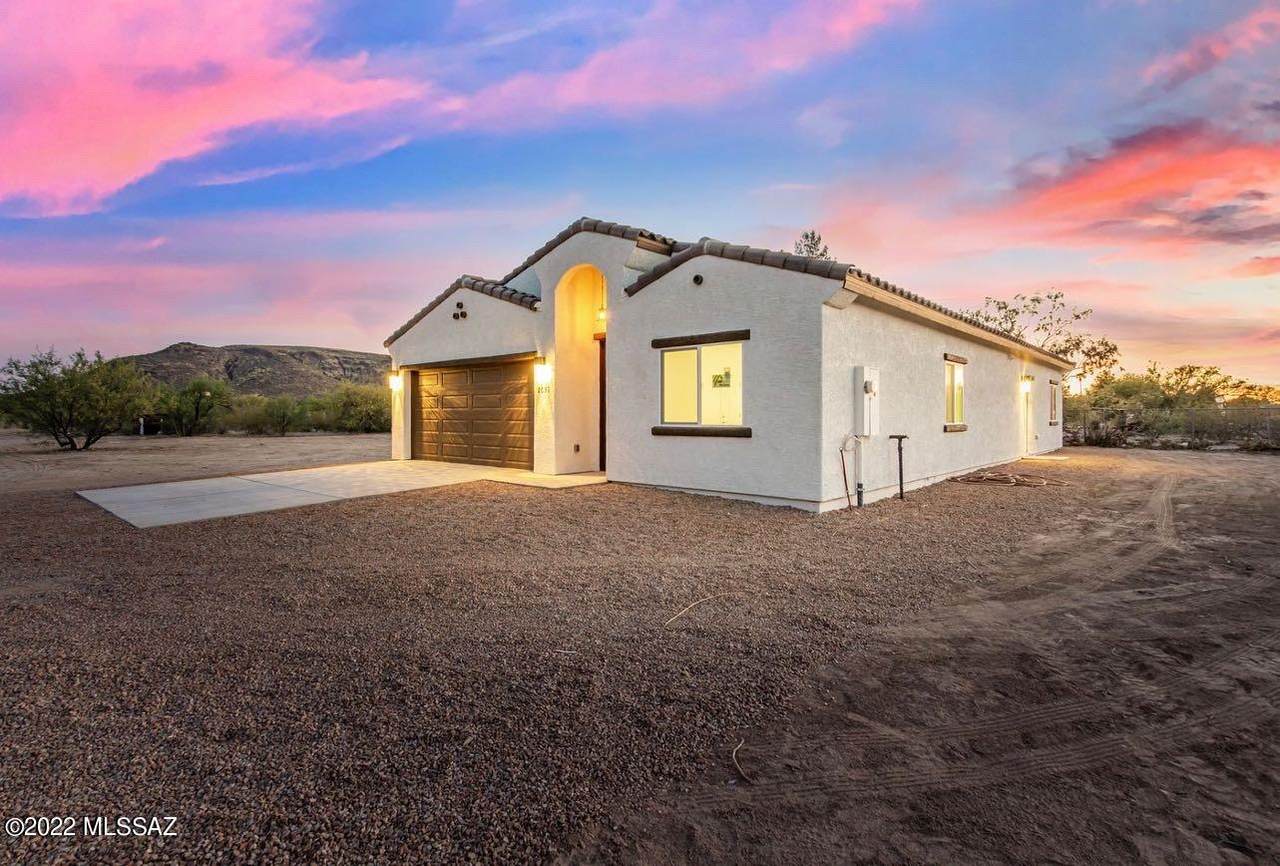 4975 Sunset Boulevard - Photo 1