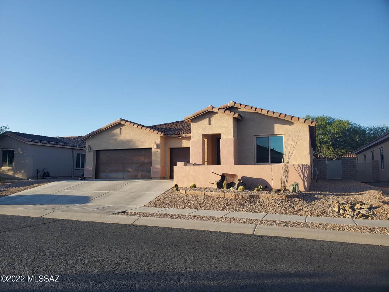 4304 Thunder Ranch Place - Photo 1