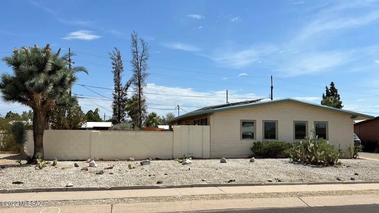 8332 Desert Steppes Drive - Photo 1