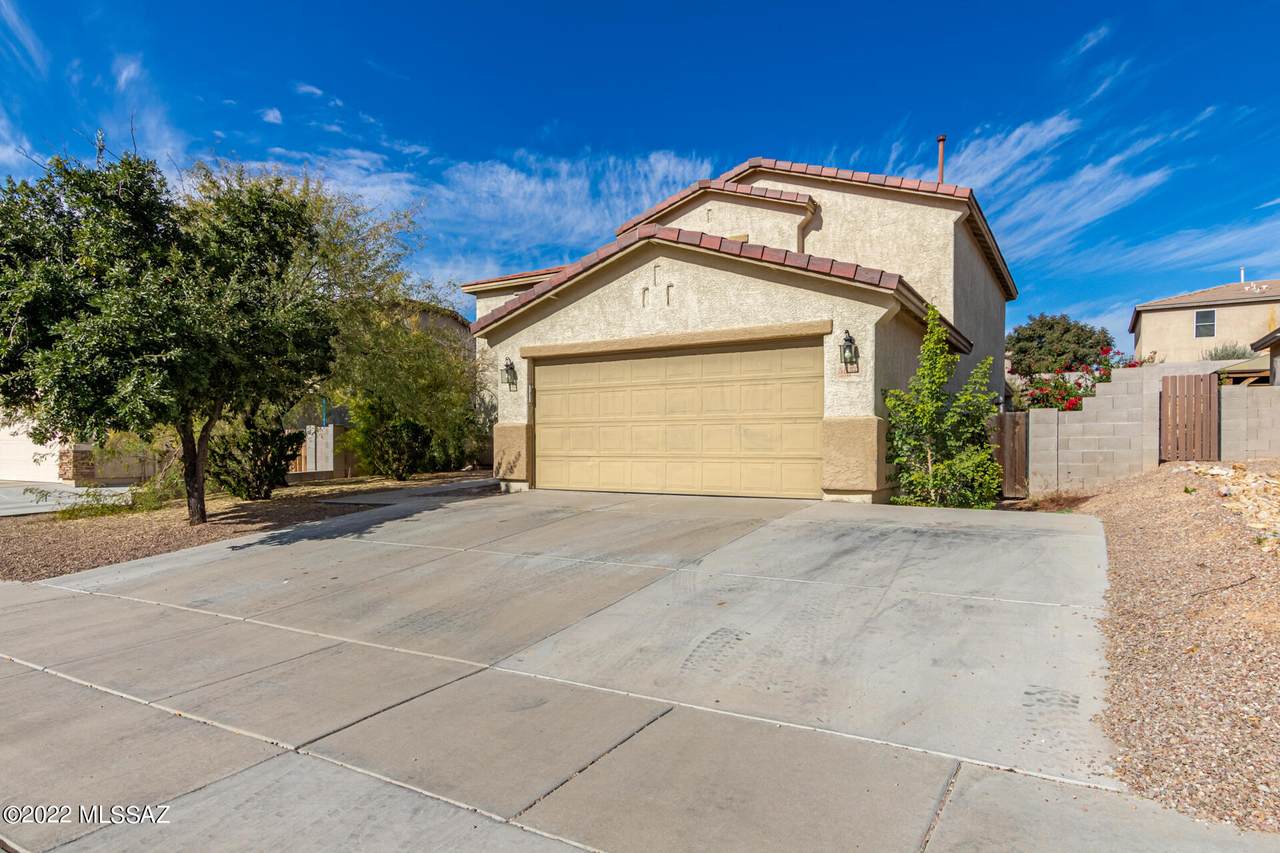 5550 Copperhead Drive - Photo 1