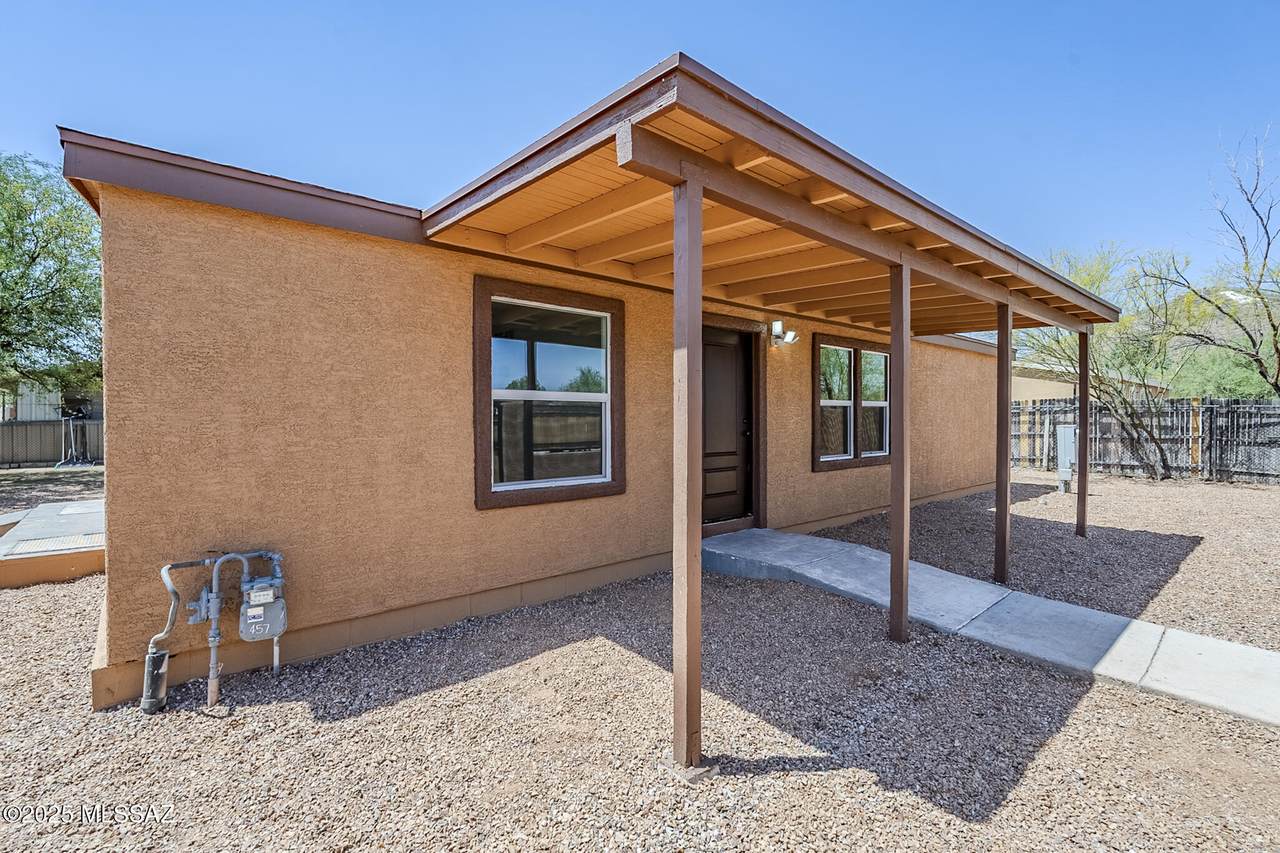865 Green Street - Photo 1