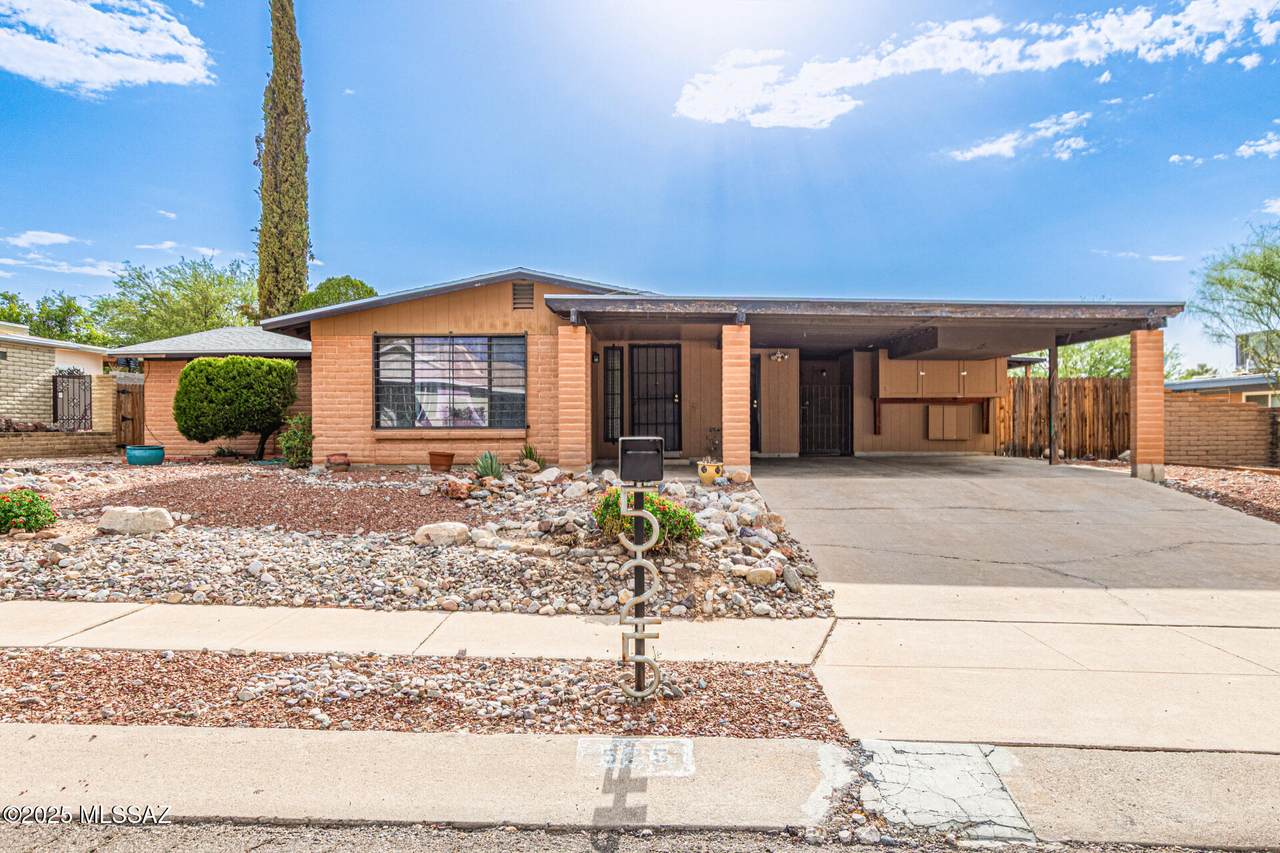 525 Bunker Hill Drive - Photo 1