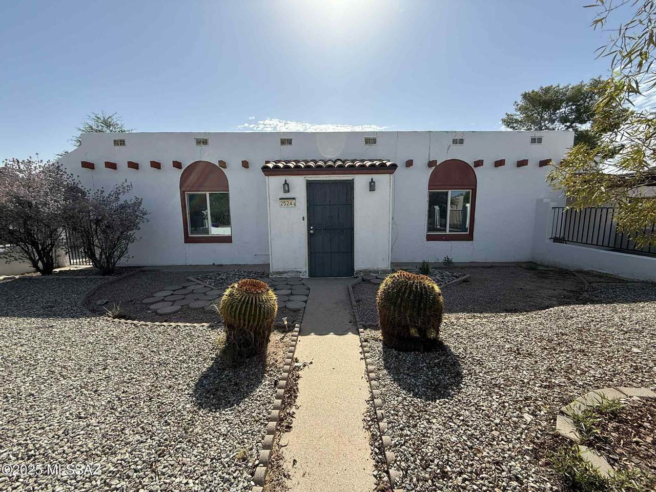 2524 Goyette Avenue - Photo 1