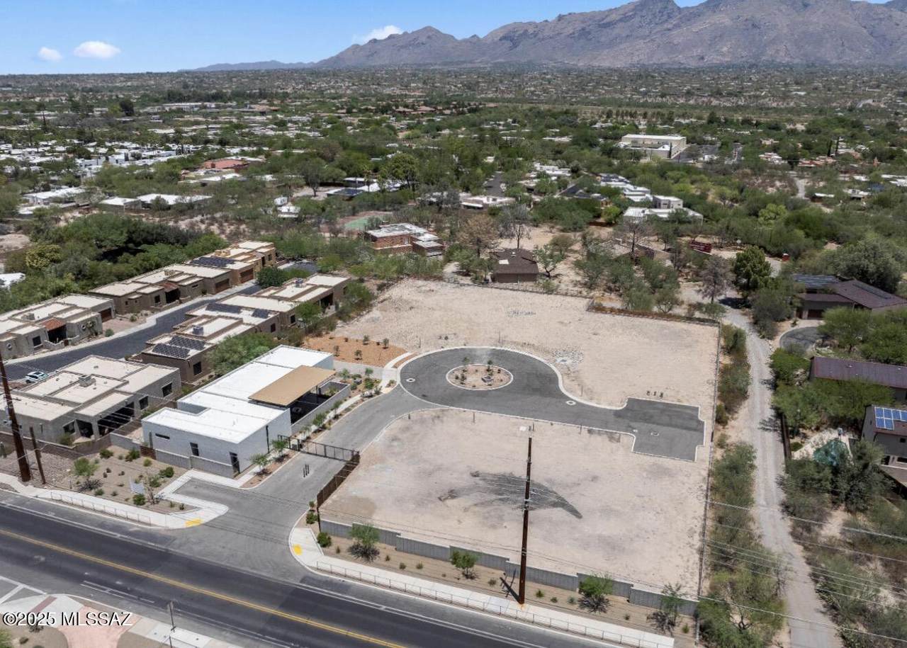 2811 Bella Terraza Court - Photo 1