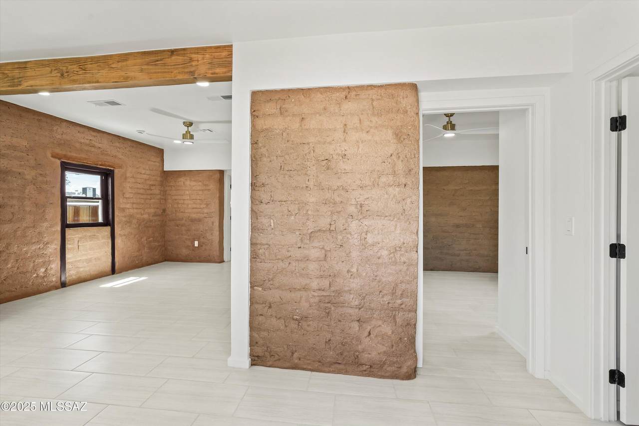 1029 Van Alstine Street - Photo 1