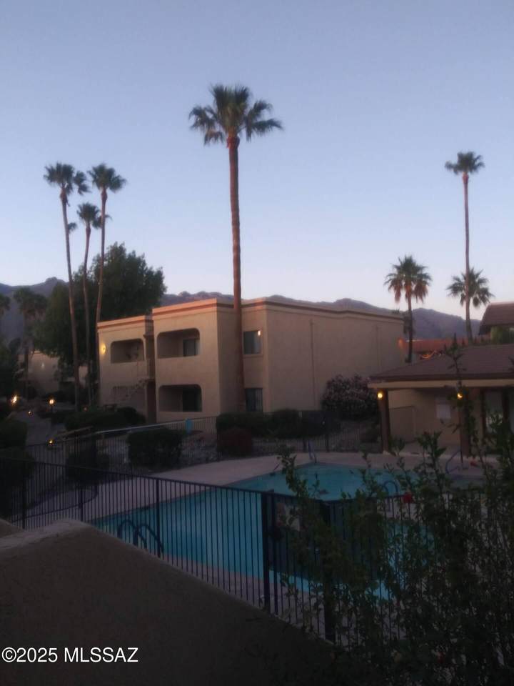 https://bt-photos.global.ssl.fastly.net/tucson/orig_boomver_1_22525432-2.jpg