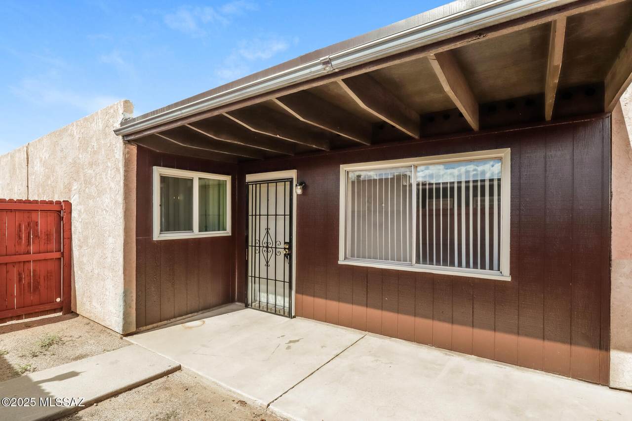 2625 Alvernon Way - Photo 1