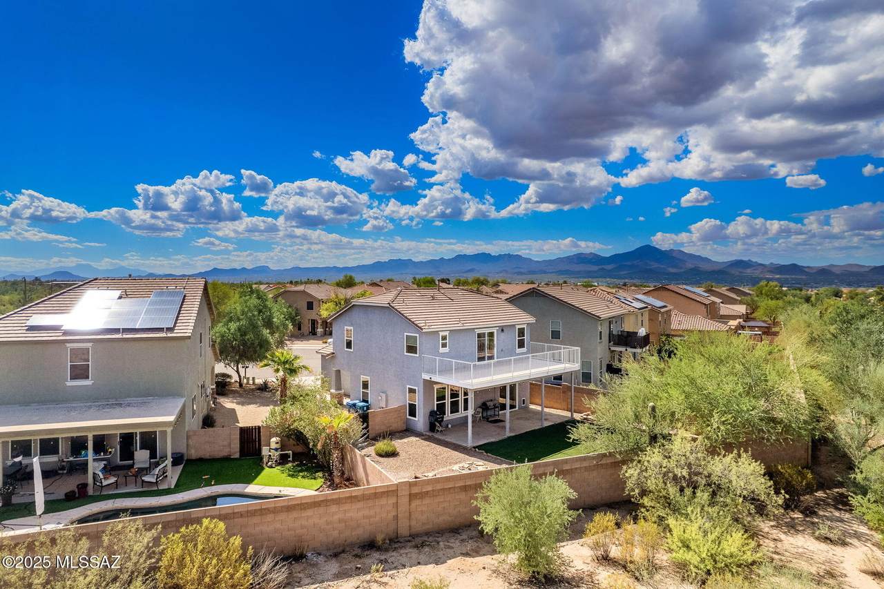 4606 Lindenthal Lane - Photo 1