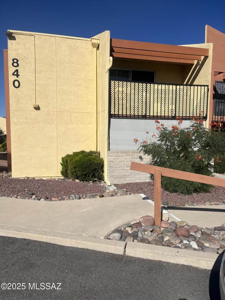 840 Langley Avenue - Photo 1