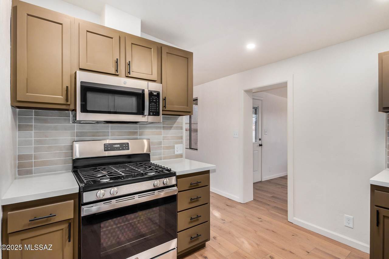 2412 Warwick Vista - Photo 1