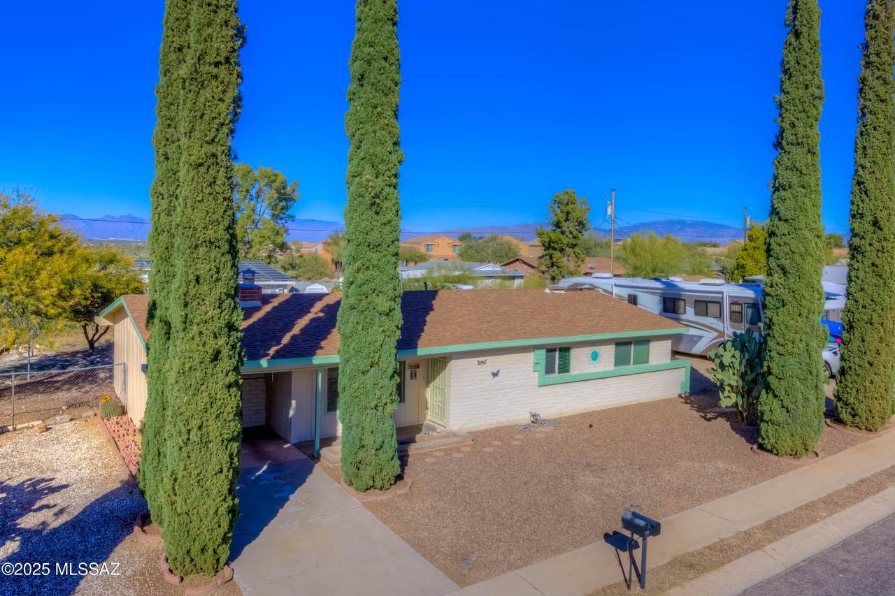 150 Cn Rock Street - Photo 1