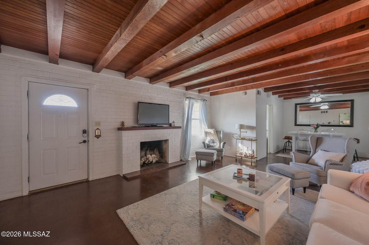2040 Campbell Avenue - Photo 1