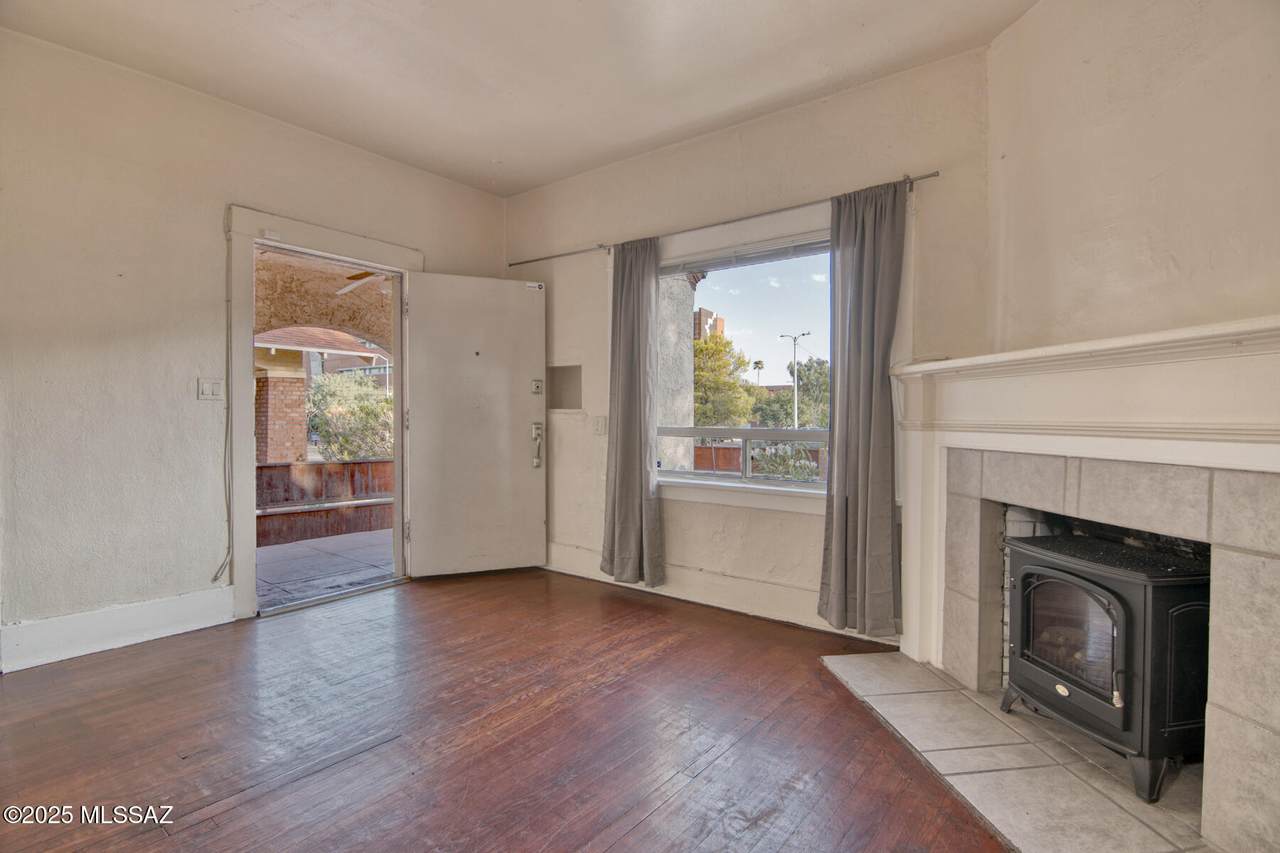 912 6th Street - Photo 1