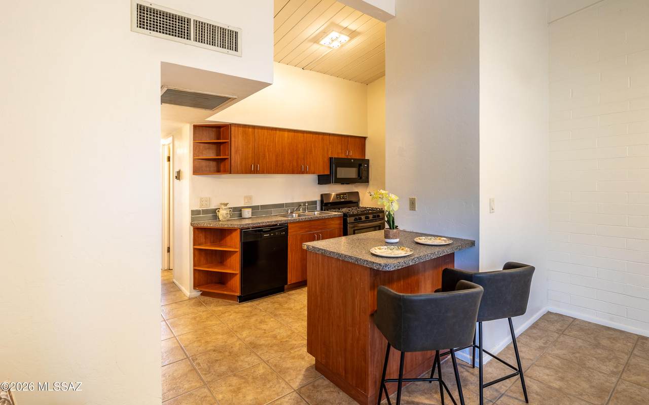 2525 Alvernon Way - Photo 1