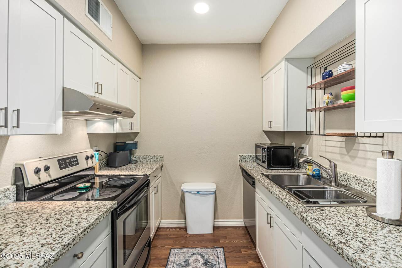 5500 Valley View Road - Photo 1