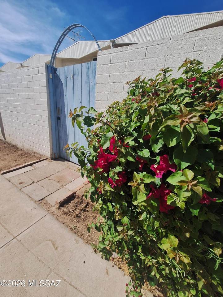 1725 Jones Boulevard - Photo 1