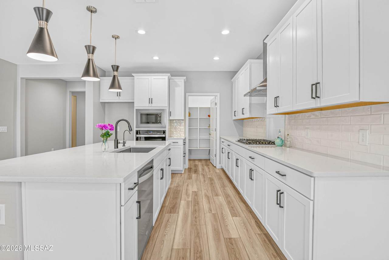 430 White Marble Avenue - Photo 1
