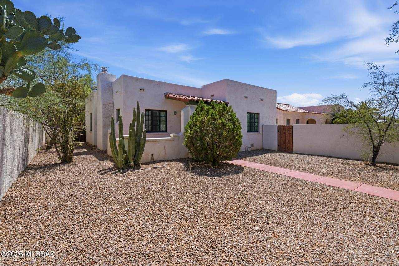 2622 6th Street - Photo 1