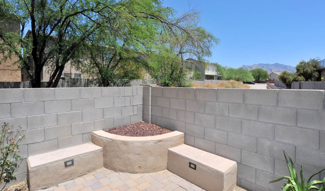 8470 Avenida De La Bellota - Photo 1