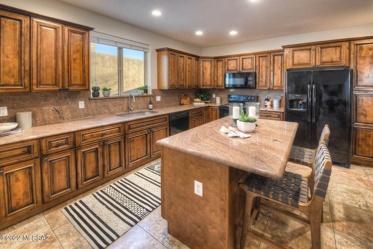 2610 Lee Street - Photo 1