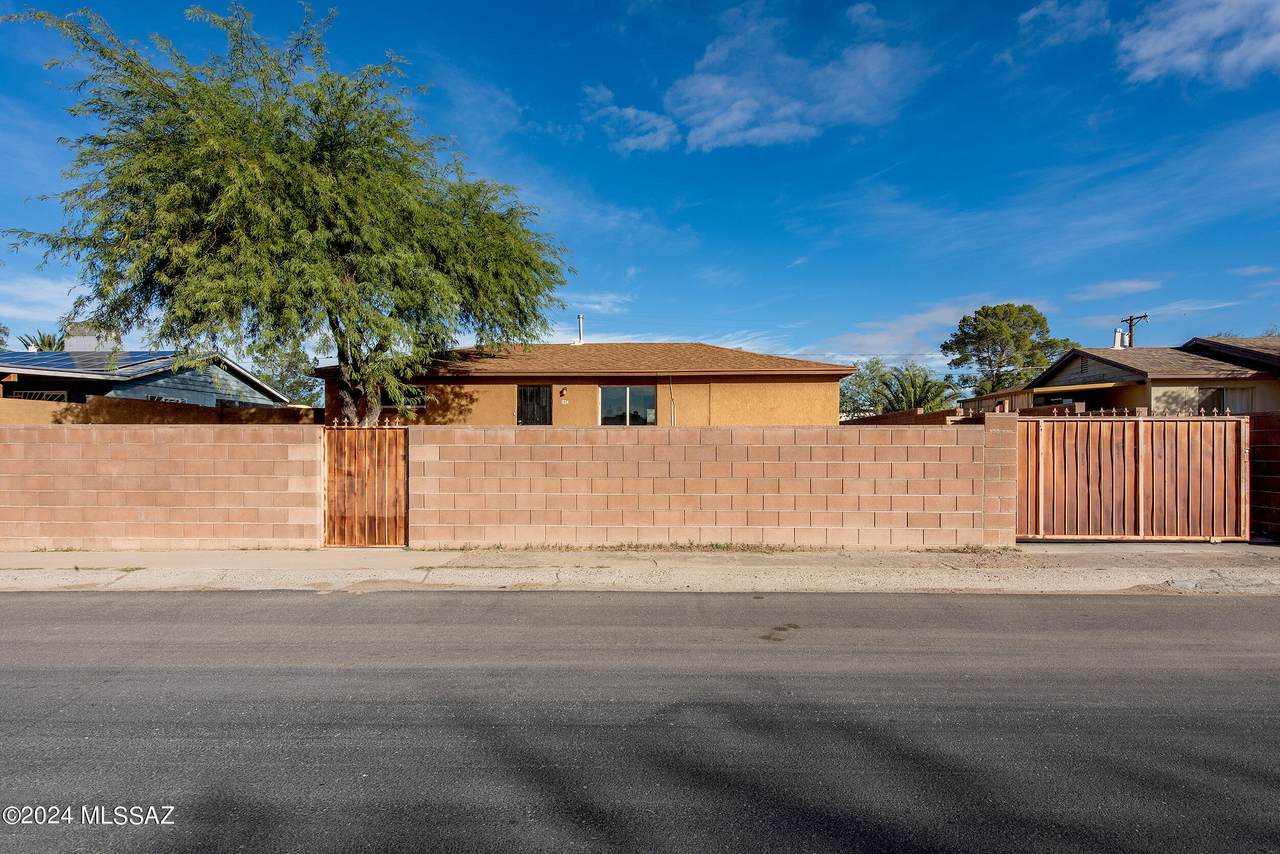  Address Not Published - Photo 1