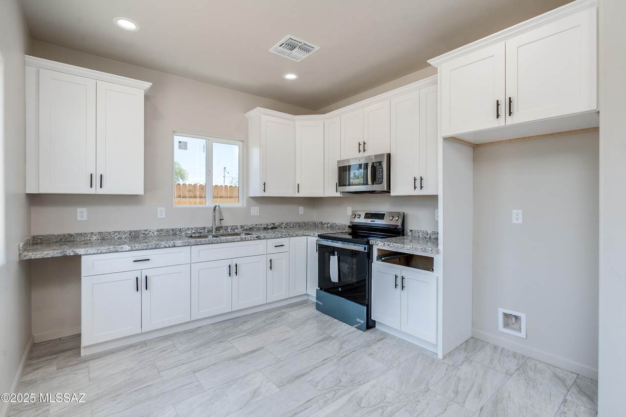 4205 16th Place - Photo 1