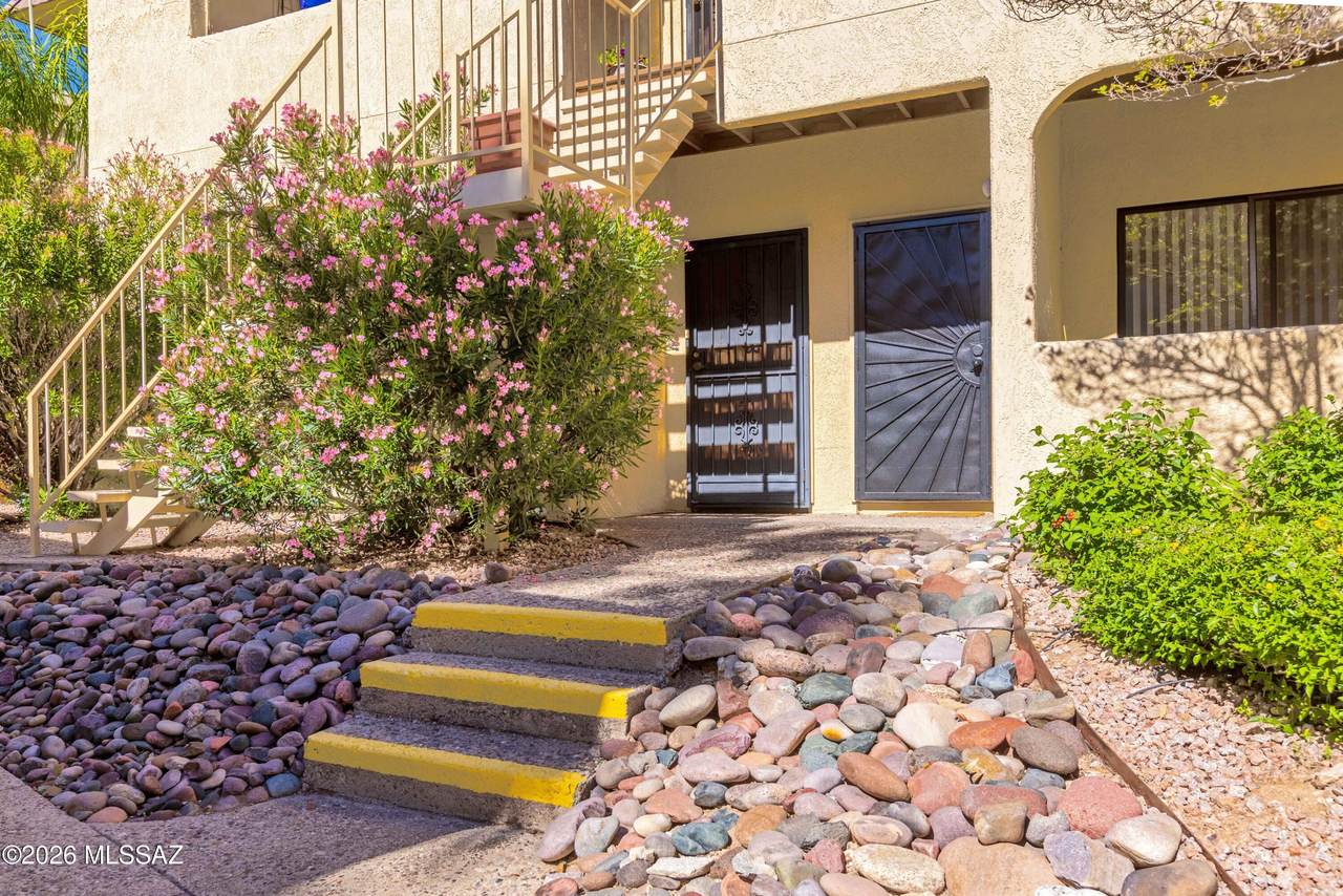 5500 Valley View Road - Photo 1