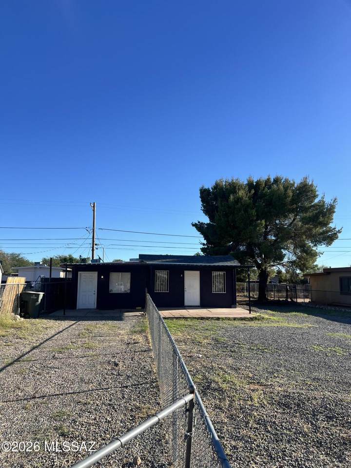 231 Illinois Street - Photo 1