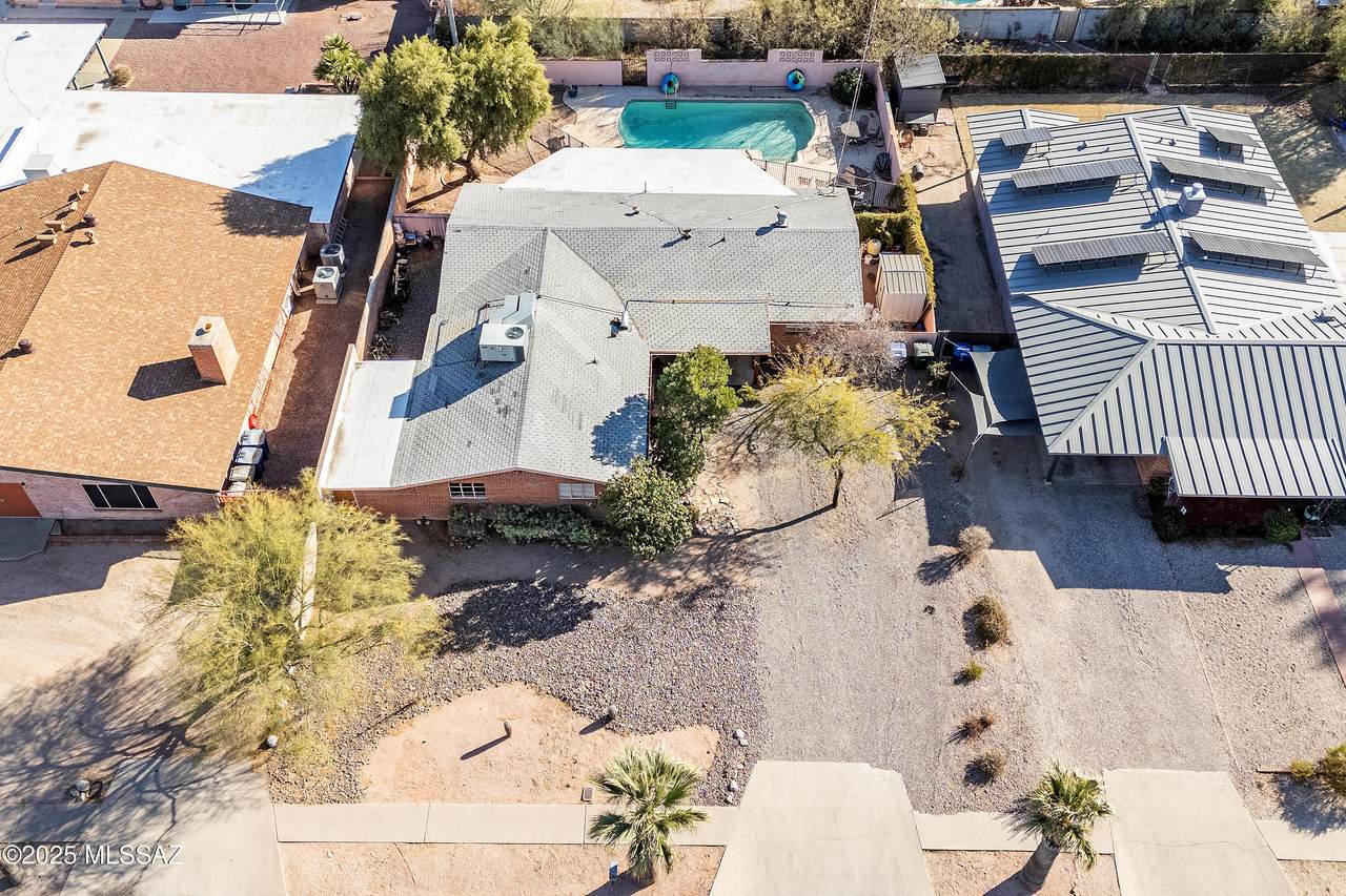 4252 Poe Street - Photo 1