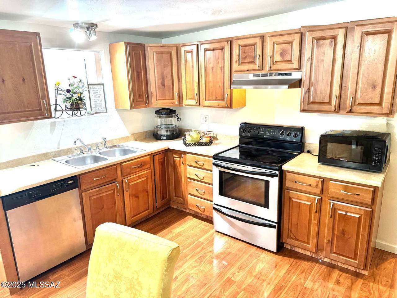  Address Not Published - Photo 1