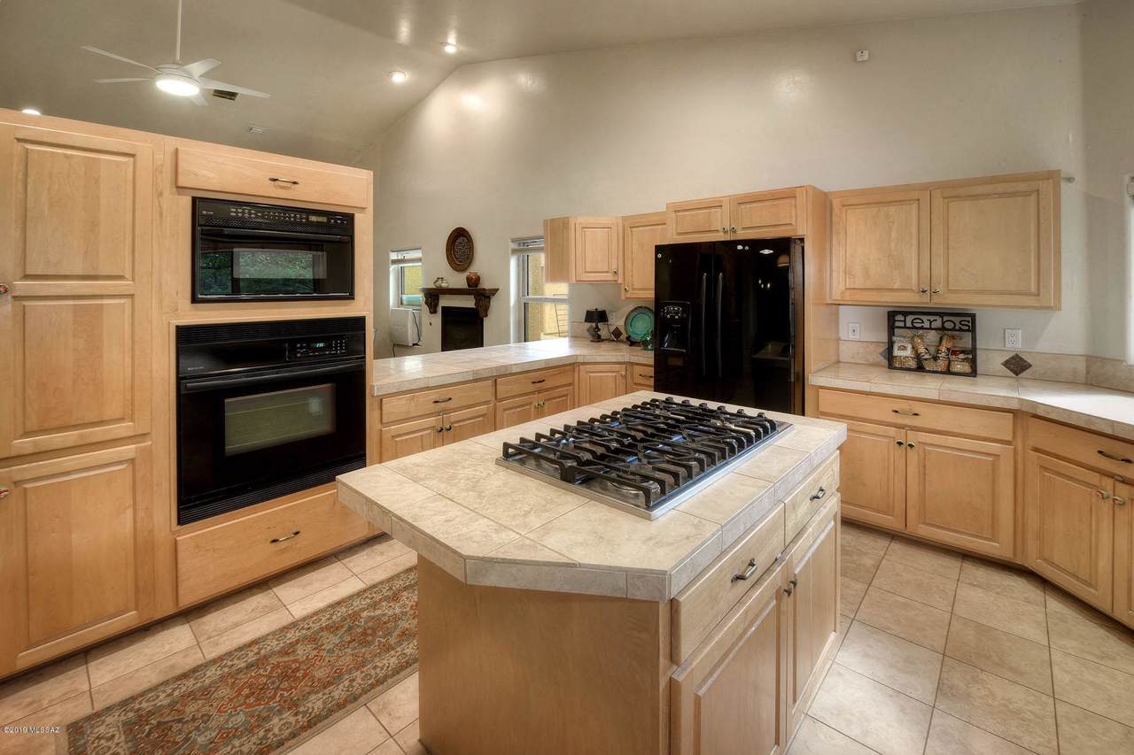 3125 Melpomene Way - Photo 1